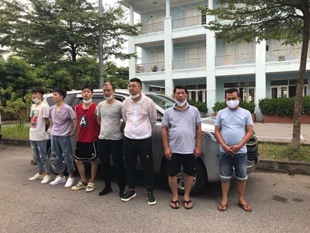 6名中国人偷渡进入越南，在高速上被交警逮捕 