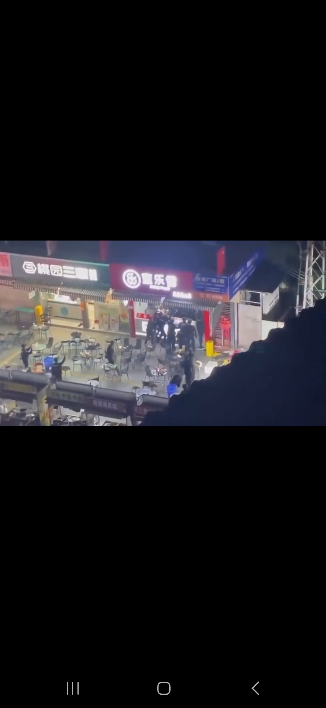 广东一男子挟持服务员被爆头