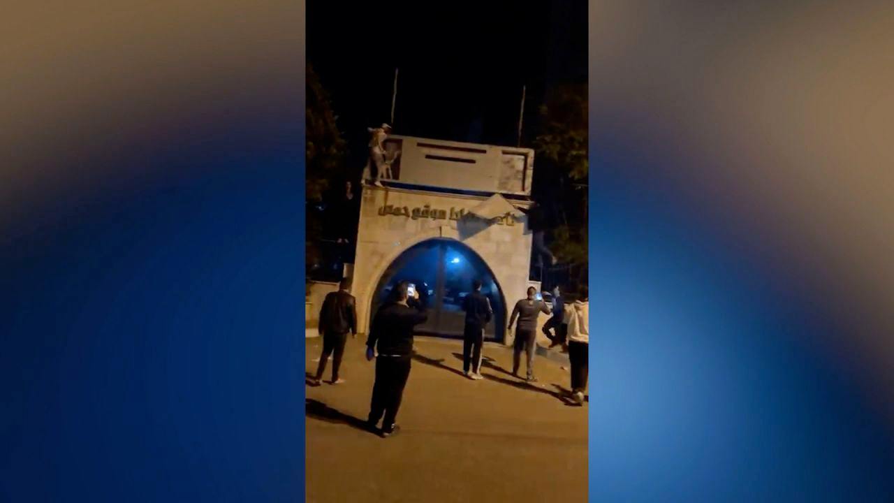 叙利亚反对派武装占领第三大城市霍姆斯市  第2张