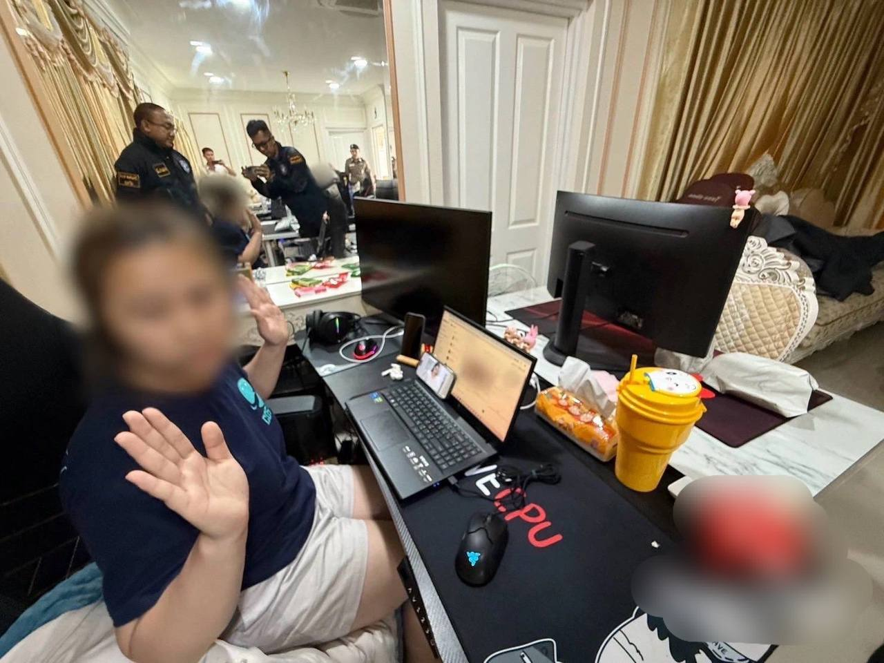 泰国警方捣毁一赌博网站查获豪车名表及大量现金  第2张