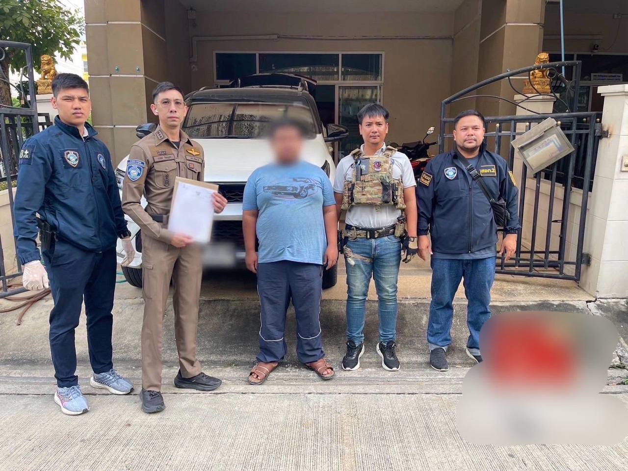 泰国警方捣毁一赌博网站查获豪车名表及大量现金  第4张