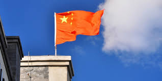 当下贪污腐败 官商勾结乱象丛生 我等年轻一辈自当挑起共产党的旗帜，  肩负使命，传承初心：新时代青年为人民服务的担当