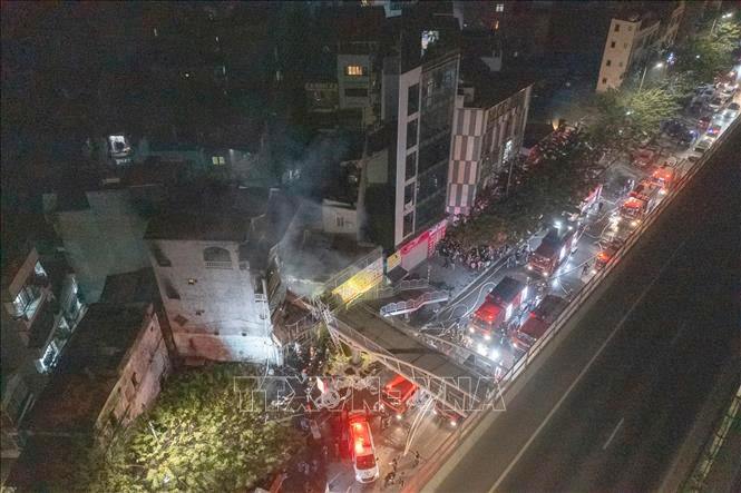 越南首都河内一建筑起火造成至少10人死亡