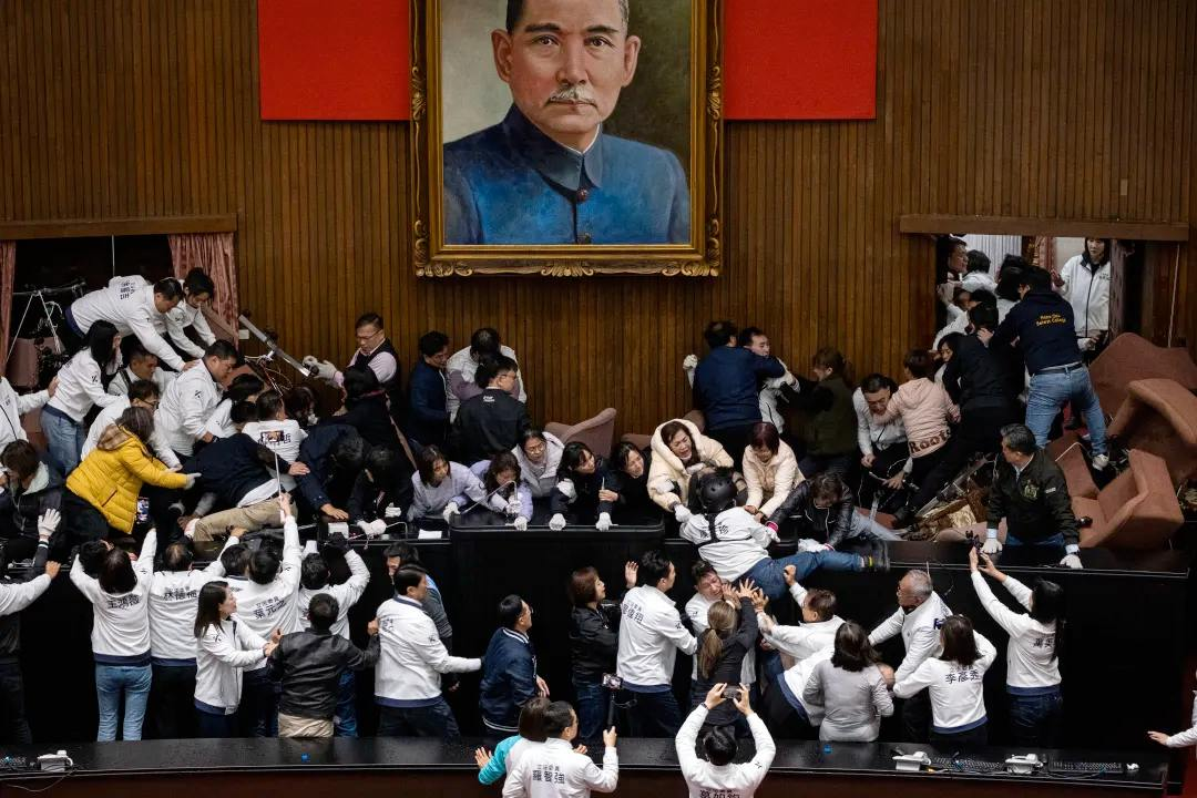 台湾立法大会爆发激烈冲突